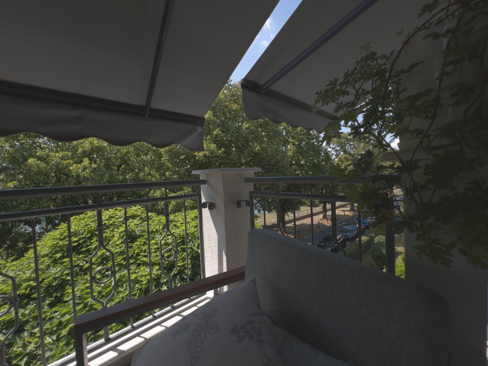 Glas-Wintergarten mit Panoramablick