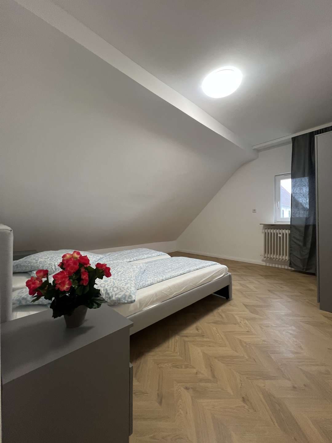 Schlafzimmer mit Bad